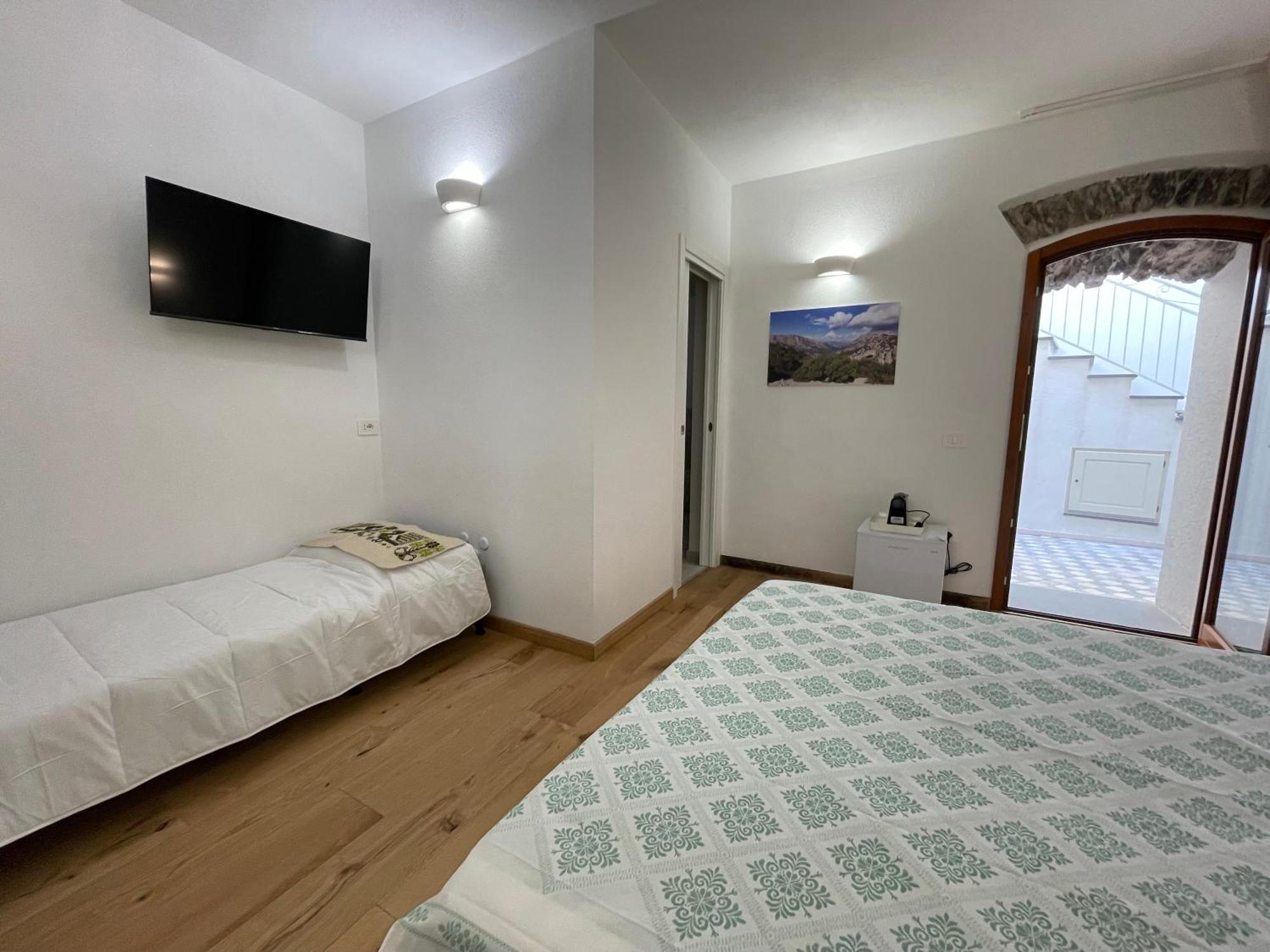 Hotel Sa Troppa De Sos Chentu Dorgali Exterior foto